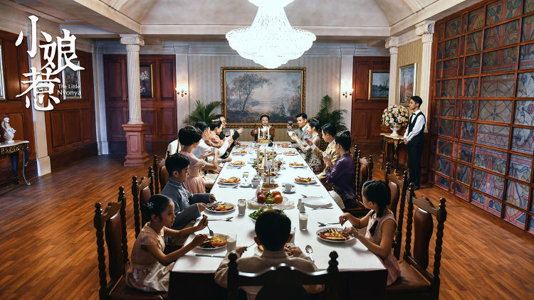 长桌宴用峇峇话来说，叫做“Tok Panjang”。   微博@电视剧小娘惹  图