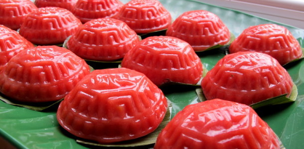 红龟粿造型像龟壳，有长寿、荣禄、福气的寓意。   资料图